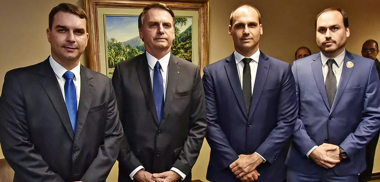 Flávio, Jair, Eduardo e Carlos Bolsonaro (Foto: Roberto Jayme/Ascom/TSE)