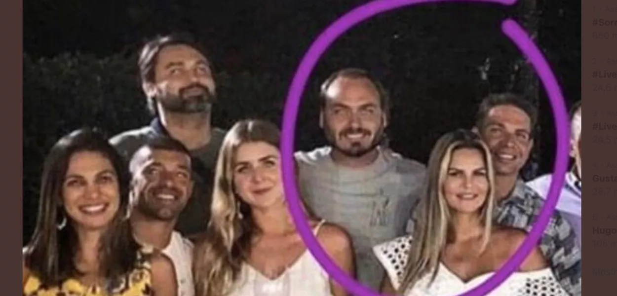 No círculo, Carlos Bolsonaro e Alexandre Ramagem em festa de Reveillon (Foto: Twitter de Marcelo Freixo)